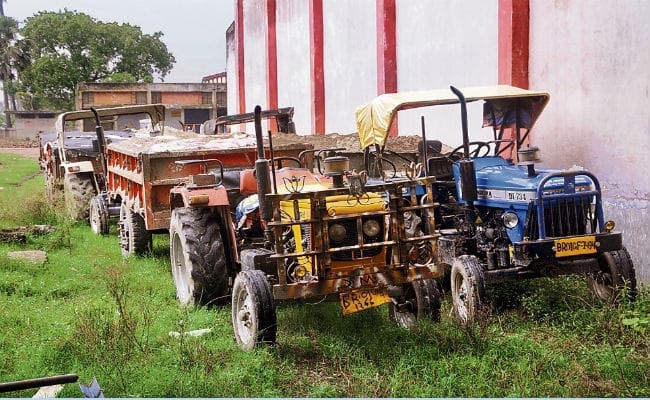 अवैध बालू खनन मामले में दो थानों के थानाध्यक्ष सस्पेंड, सभी पुलिसकर्मी िकये गये लाइन हाजिर