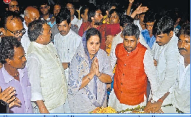 भारत माता की जय... के जयघोष के बीच गंगा में अटल जी की अस्थियां प्रवाहित