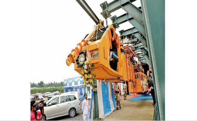 खदान जाने को देश की पहली मोनो रेल का उद्घाटन