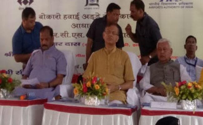 CM रघुवर दास व राज्यमंत्री जयंत सिन्हा ने किया बोकारो एयरपोर्ट के विस्तारीकरण का शिलान्यास