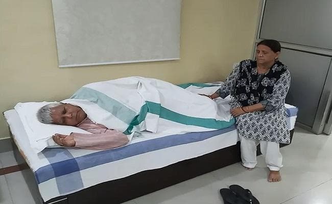 अपने आवास पर आराम करते लालू का VIDEO वायरल, 30 को करेंगे आत्मसमर्पण