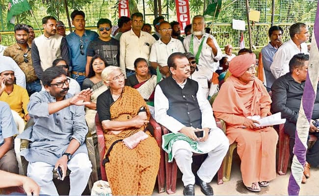 रांची : लोकतंत्र बचाओ मंच ने निकाली पदयात्रा व रैली, प्रशांत भूषण ने कहा, लोकतंत्र के लिए खतरा है मोदी सरकार