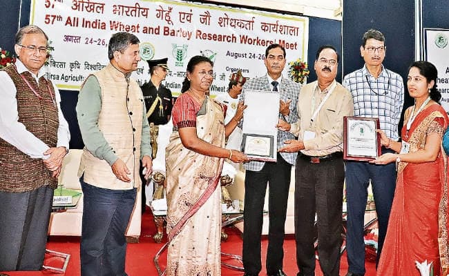 रांची : किसानों के चेहरे पर खुशी लाने के लिए काम करें वैज्ञानिक : राज्यपाल द्रौपदी मुर्मू