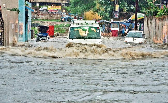 रांची : तीन घंटे में हुई रिकॉर्ड 100 मिमी बारिश, राजधानी हुई जलमग्न, आज भी हो सकती है भारी बारिश