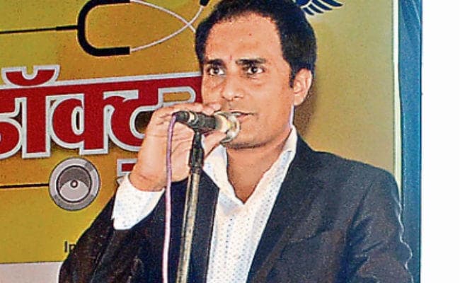 प्रभात खबर डॉक्टर्स सम्मान सह कवि सम्मेलन में वीर रस की कविताओं की गूंज