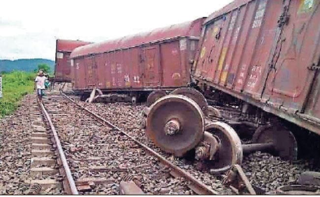सिलीगुड़ी : मालगाड़ी के 20 डिब्बे हुए बेपटरी
