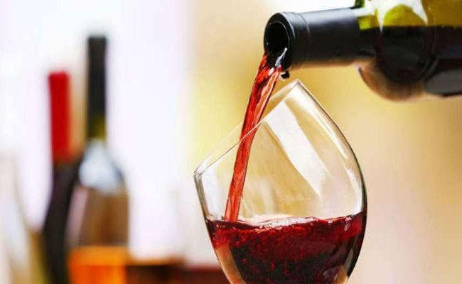 कोलकाता : बकाया लेने आये युवकों को महिला ने दिया नशीला ड्रिंक