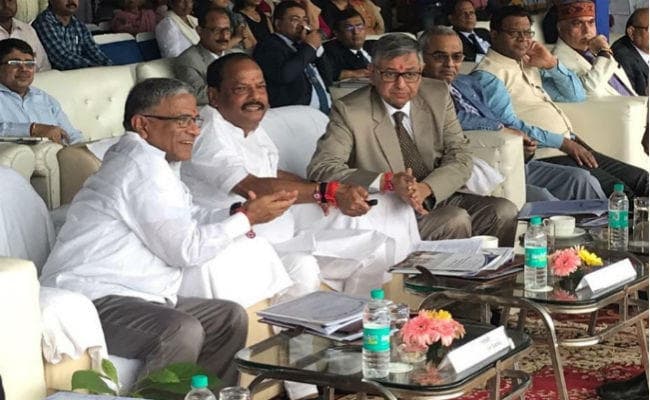 हर गरीब को गरिमा के साथ जीने का है अधिकार है : CM रघुवर दास