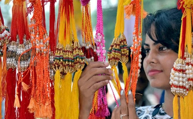 सभी रोगों का शमन व सभी अशुभताओं का निवारण करता है रक्षाबंधन