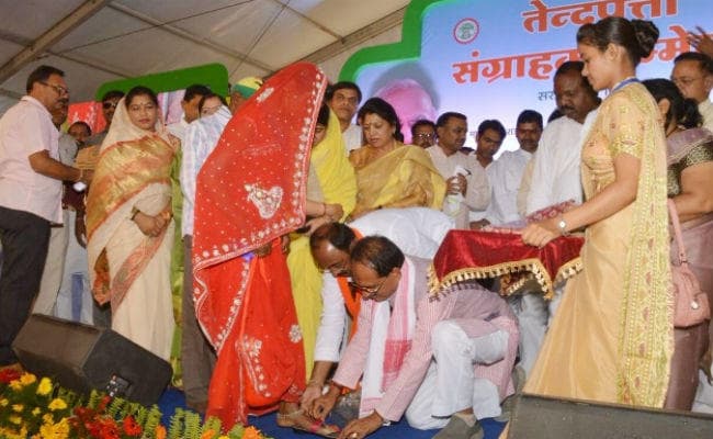 कांग्रेस ने शिवराज सरकार की ''चरण पादुका योजना'' पर लगाये गंभीर आरोप, जूतों में कैंसरकारी रसायन होने का दावा