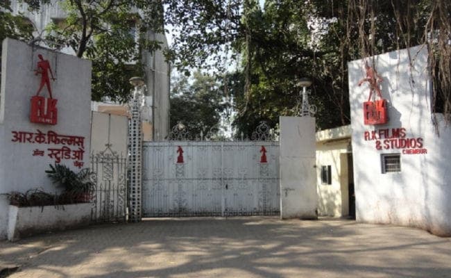 आरके स्‍टूडियो बेचने पर भावुक हुए ऋषि कपूर, कहा- दिल पर पत्‍थर रखकर बेच रहे हैं