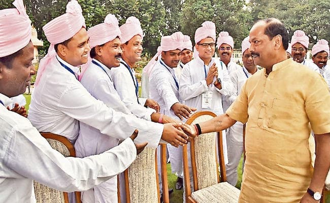 26 किसानों को इजराइल के लिए रवाना करते हुए सीएम ने कहा, उन्नत तकनीक, उन्नत किसान झारखंड की अब नयी पहचान