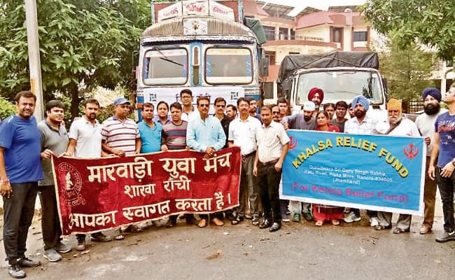 रांची : केरल बाढ़ पीड़ितों के लिए तीन ट्रक सामान भेजे गये