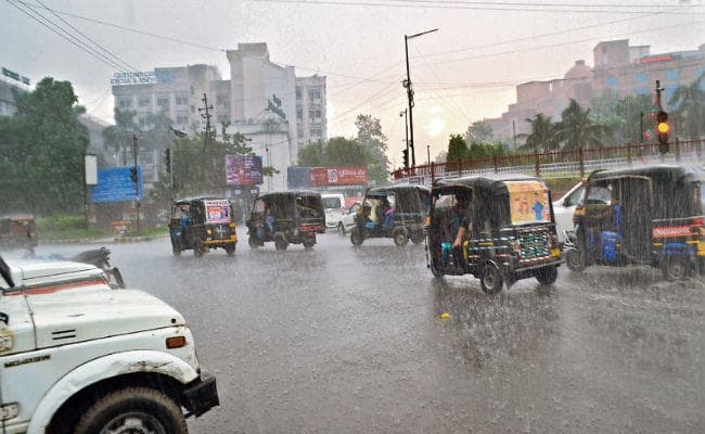 बादलों ने झूम कर दी सावन को विदाई, मिली राहत