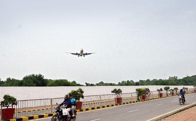 पटना : जू के लिए मुसीबत बना एयरपोर्ट, काटने-छांटने पड़ रहे पेड़