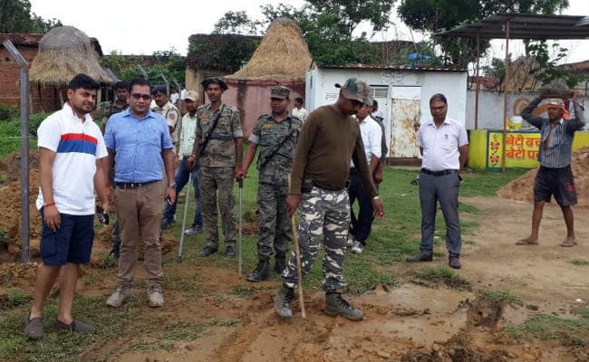 हंगामे के बाद कस्तूरबा विद्यालय का चारदीवारी का काम एसडीओ के देख-रेख में दूसरे दिन भी जारी