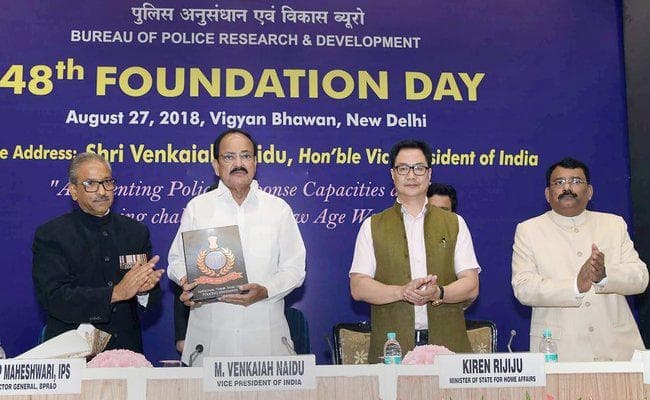 उपराष्ट्रपति ने कहा - सामाजिक बुराइयां खत्म करने के लिए नये कानून से ज्यादा राजनैतिक इच्छाशक्ति जरूरी