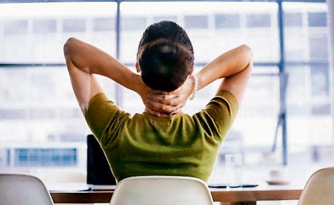 लगातार बैठने से दिमाग में रक्त संचार धीमा हो जाता हैं