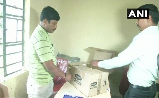 #BhimaKoregaon : देश भर में कई जगह पर छापामारी, रांची में फादर स्टेन के घर पर भी रेड, गौतम नवलखा हाउस अरेस्ट