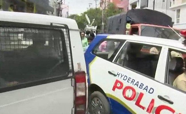 कोरेगांव-भीमा गांव हिंसा : झारखंड समेत कई राज्यों में छापेमारी, नवलखा, राव, भारद्वाज समेत पांच गिरफ्तार