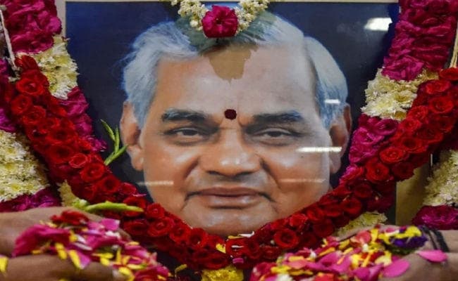 पूर्व प्रधानमंत्री वाजपेयी की अस्थियां प्रवाहित करने पर इस राज्य में हुआ हंगामा...!