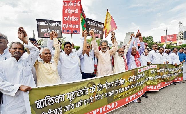 पटना : मानव शृंखला बनाकर विपक्ष ने मांगा नीतीश-मोदी का इस्तीफा