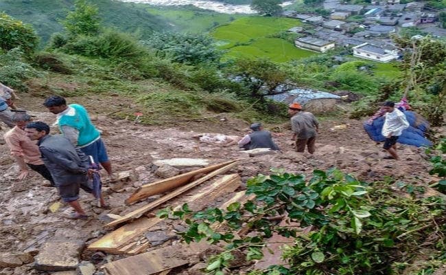 उत्तराखंड : कोट गांव में भूस्खलन से एक ही परिवार के छह लोग जिंदा दफन