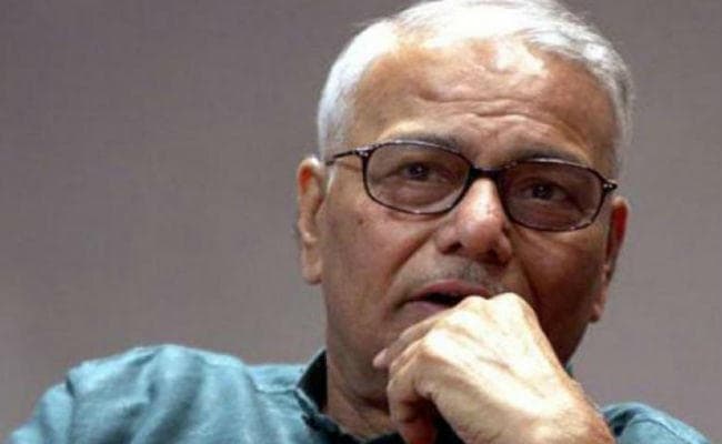 यशवंत सिन्हा का आरोप : कार्यकर्ताओं की गिरफ्तारी देश में मौजूद आपातकाल जैसे हालात की झलक