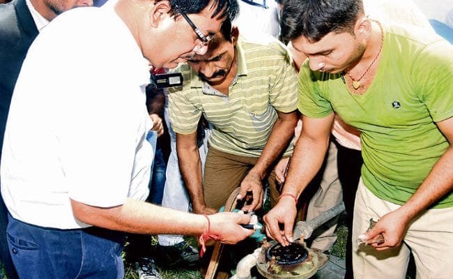 मुजफ्फरपुर : मुकेश पाठक व संतोष झा के गुर्गों में टकराव की आशंका, उत्तर बिहार में अलर्ट जारी