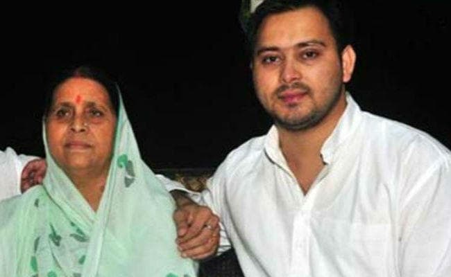 आईआरसीटीसी होटल टेंडर मामला : कोर्ट में पेश होने के लिए राबड़ी-तेजस्वी गये दिल्ली