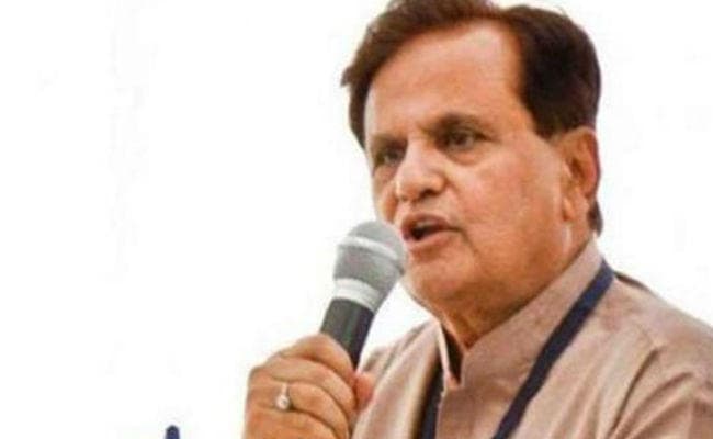 बोले कांग्रेस नेता अहमद पटेल- जेपीसी का मजाक बनाकर संसद का अपमान कर रही है भाजपा