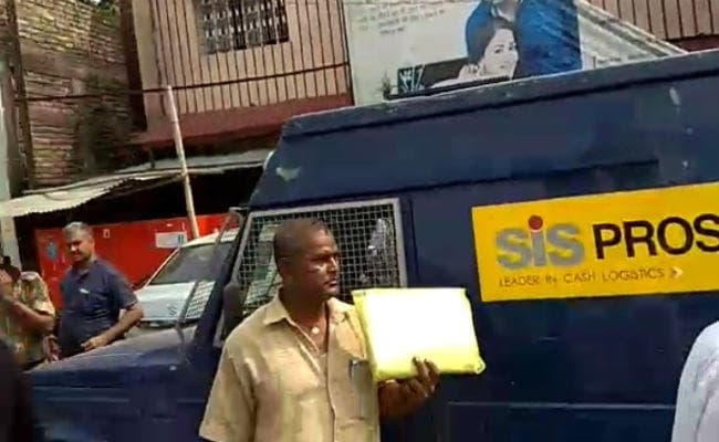 समस्तीपुर : गार्ड को गोली मार अपराधियों ने 52 लाख 74 हजार लूटे