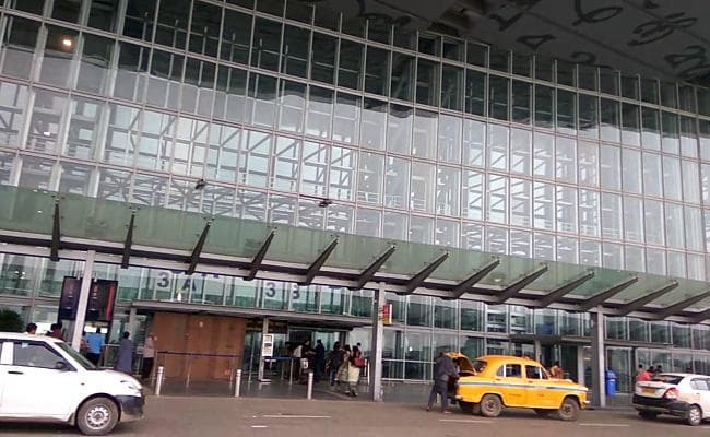 कोलकाता : दमदम एयरपोर्ट पर सैटेलाइट फोन के साथ पकड़ा गया ब्रिटिश नागरिक