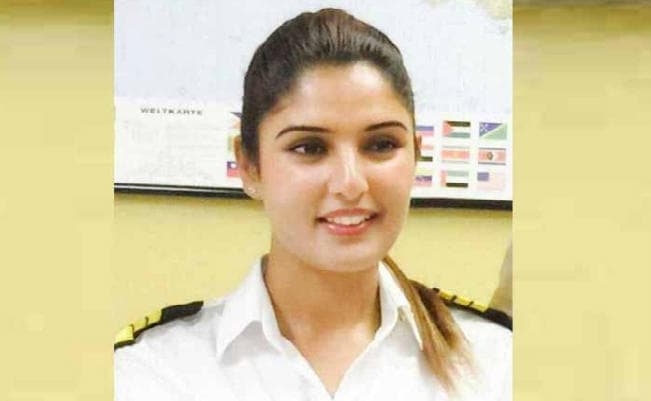 कश्मीर की पहली मुसलिम महिला इरम हबीब बनेंगी प्रोफेशनल पायलट