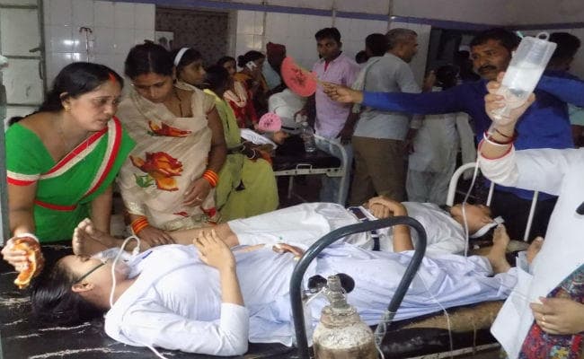 स्कूल में फैला जहरीला गैस, 50 से अधिक छात्रा बीमार, डर से सहमे परिजन