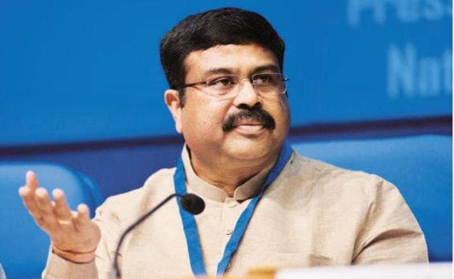 Petrol and Diesel की बढ़ती कीमतों के लिए सरकार ने अमेरिका की पृथक नीतियों को ठहराया जिम्मेदार