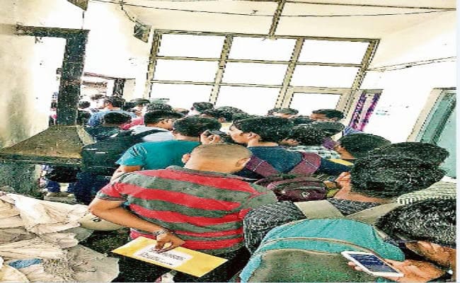 ग्रामीण कौशल विकास मिशन में बहाली के  नाम पर हजारों अभ्यर्थियों से की गयी ठगी