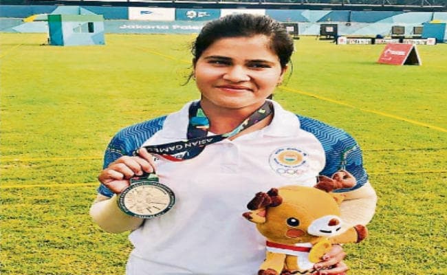 सिल्वर जीत कर रांची लाैट रही मधुमिता का दिल खाेल कर स्वागत कीजिए