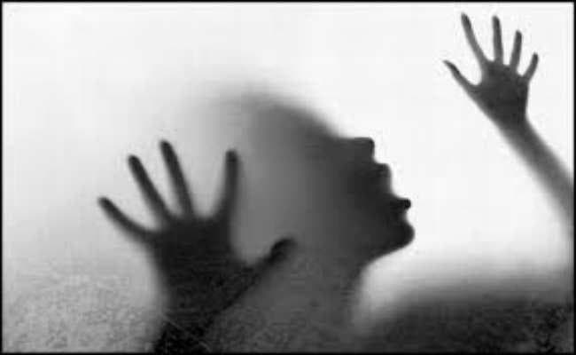 बेटी की नौ वर्षीय सहेली से किया दुष्कर्म, फरार