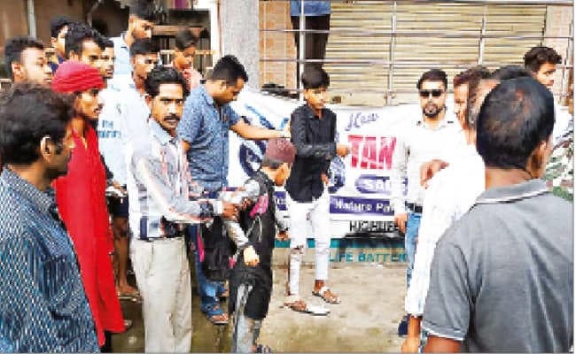 बेकाबू कार ने सात लोगों को रौंदा, कई घायल