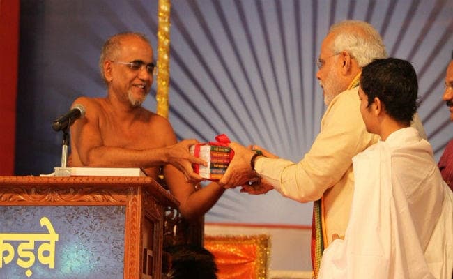 #TarunSagar: पवन कुमार जैन है मुनि तरुण सागर का नाम, जानें कुछ खास बातें