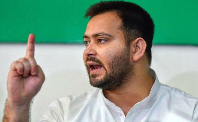 तेजस्वी यादव ने ट्वीट कर मुख्यमंत्री पर बोला बड़ा हमला, कहा- आसरा कांड में संलिप्त हैं 5 बड़े रंगीन अधिकारी