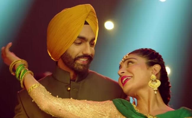 VIDEO: पंजाबी एक्ट्रेस के ठुमकों पर फिदा हुए लोग, 30 करोड़ बार देखा गया ''लौंग लाची'' का ये गाना