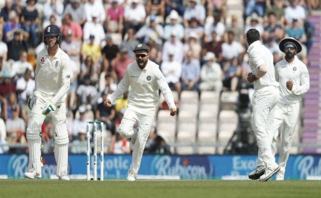 INDvsENG 4thTest : बटलर की अर्धशतकीय पारी से इंग्लैंड का पलड़ा मजबूत, तीसरे दिन खेल खत्म, आठ विकेट पर बनाये 260 रन INDvsENG 4thTest : बटलर की अर्धशतकीय पारी से इंग्लैंड का पलड़ा मजबूत, तीसरे दिन खेल खत्म, आठ विकेट पर बनाये 260 रन