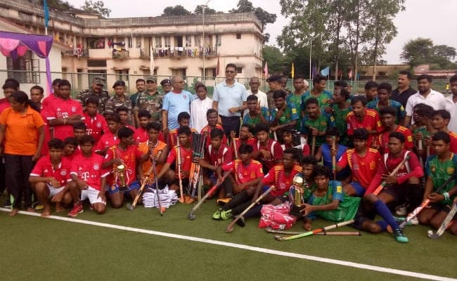 नक्सल प्रभावित क्षेत्र के युवकों की प्रतिभा उभारने के लिए पुलिस ने कराया हॉकी टूर्नामेंट
