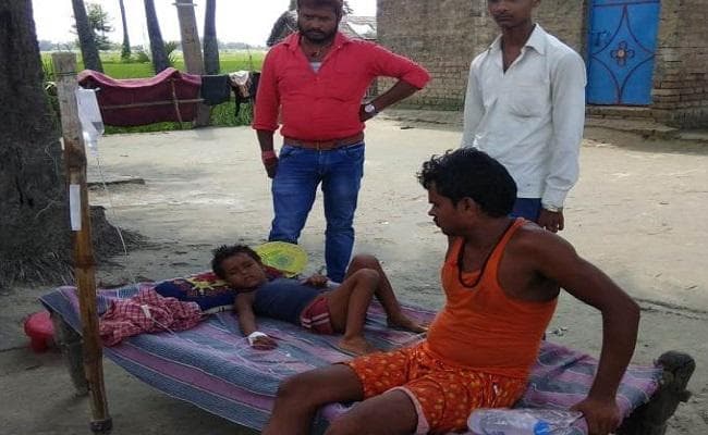 विषाक्त चाउमीन और छोले खाने से 21 बच्चों समेत 22 लोग बीमार