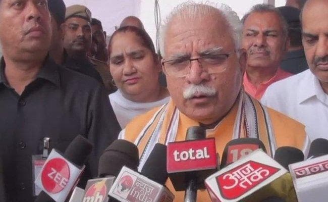 हरियाणा के CM खट्टर ने कहा – वाड्रा, हुड्डा के खिलाफ भूमि सौदे मामले की कड़ाई से होगी जांच