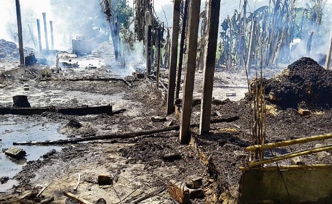 वैशाली :उग्र लोगों ने दर्जनों घरों में लगायी आग, गृहस्वामियों की पिटाई कर भगाया, की लूटपाट