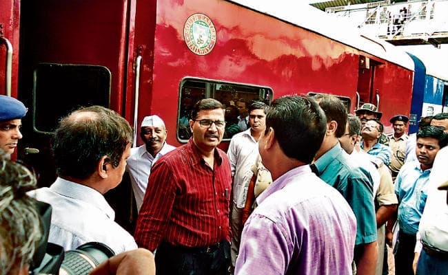 चक्रधरपुर : रेलवे बोर्ड के चेयरमैन अश्विनी लोहानी ने रेल मंडल का किया दौरा, कहा- ट्रैक मैन से भरे जायेंगे 10 % रिक्त पद