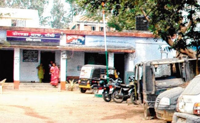 रांची : चोरी के शक में क्रेन से खराब वाहन उठाये, फिर कहा- शराब लदी थी